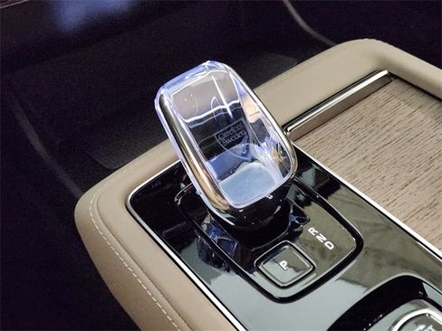 New 2025 Volvo XC90 B6 Core w/ Protection Package image 20