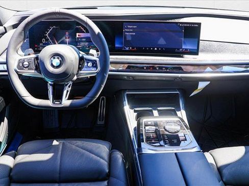 Used 2025 BMW 740i xDrive image 22