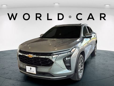 Used 2025 Chevrolet Trax LT w/ LT Convenience Package FWD image 15