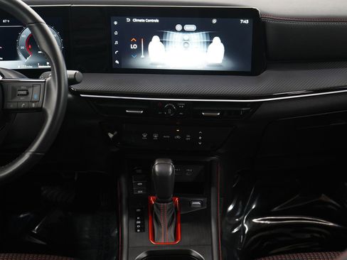 Used 2025 Nissan Kicks SR image 15