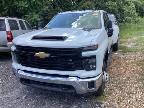 Used 2025 Chevrolet Silverado 3500 W/T AWD/4WD image 2