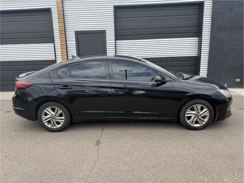 Used 2019 Hyundai Elantra SEL w/ Cargo Package FWD image 2