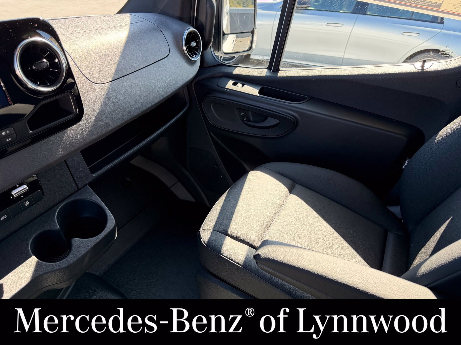 New 2025 Mercedes-Benz eSprinter 170 Cargo image 20