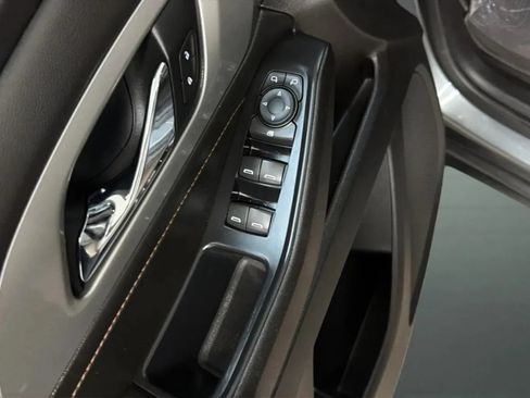 Used 2021 Chevrolet Traverse LS FWD image 17