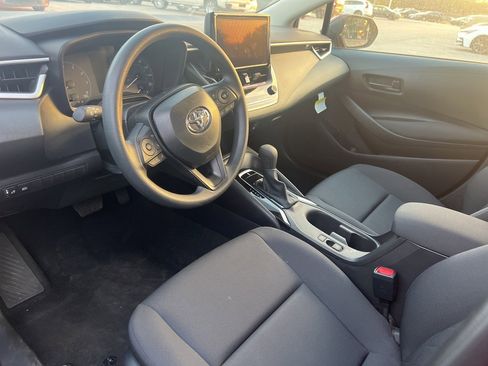 Used 2025 Toyota Corolla LE image 8