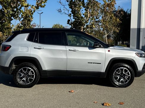Used 2024 Jeep Compass Trailhawk image 3