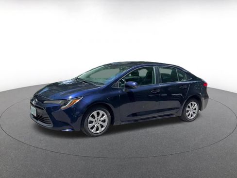 Used 2025 Toyota Corolla LE FWD image 8