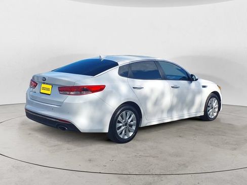 Used 2018 Kia Optima LX w/ 17" Alloy Wheels Package FWD image 5