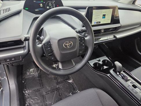 Used 2025 Toyota Prius LE image 10