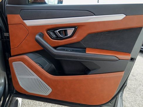 Used 2019 Lamborghini Urus Base image 34