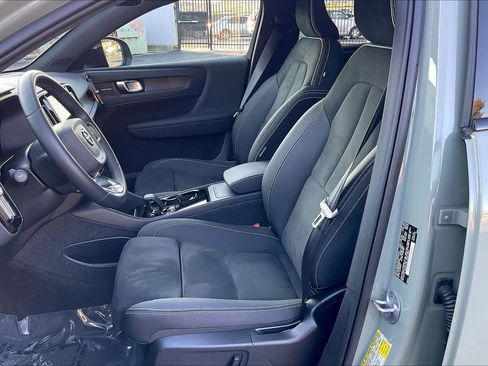 Used 2023 Volvo C40 P8 Recharge Ultimate image 28