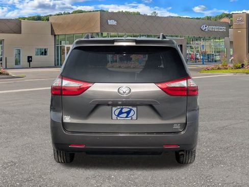 Used 2018 Toyota Sienna XLE Premium image 4