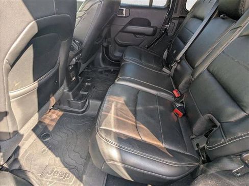 Used 2018 Jeep Wrangler Unlimited Sahara AWD/4WD image 17