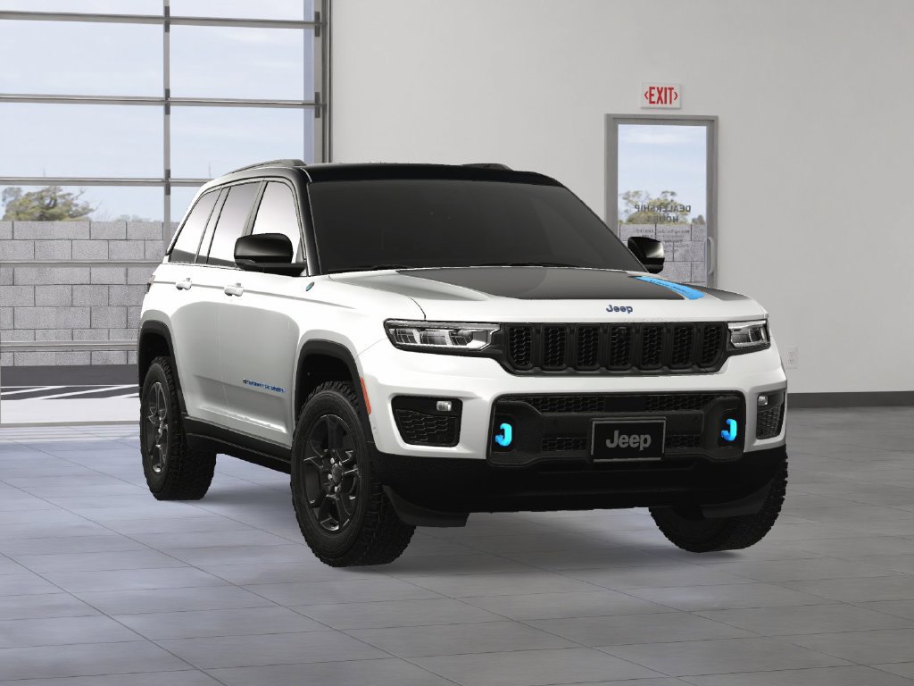 New 2024 Jeep Grand Cherokee Trailhawk w/ Advanced Protech Group II AWD/4WD image 9