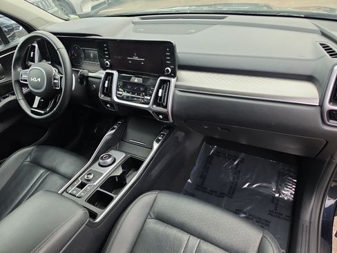 Certified 2023 Kia Sorento EX AWD/4WD image 12