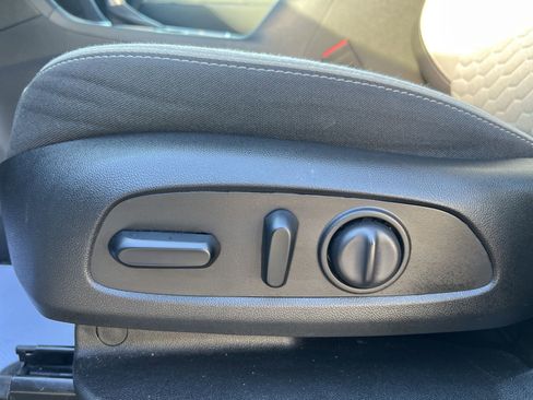 Used 2021 Chevrolet Equinox LT image 13