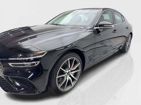 Used 2025 Genesis G70 2.5T image 11