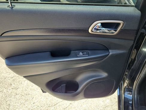 Used 2014 Jeep Grand Cherokee Altitude AWD/4WD image 11