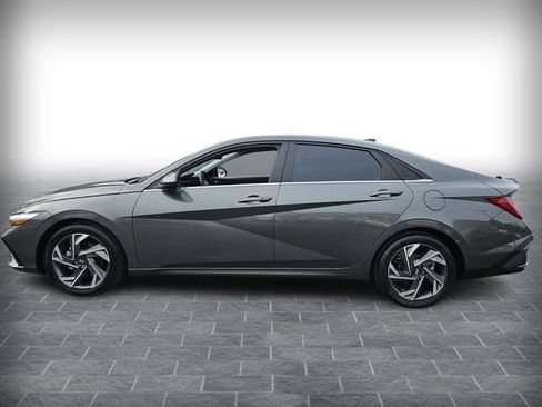 Used 2024 Hyundai Elantra SEL w/ Convenience Package FWD image 4