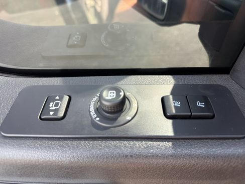 Used 2016 Ford F250 Lariat w/ Lariat Ultimate Package AWD/4WD image 18