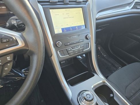 Used 2020 Ford Fusion SE image 26