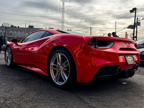 Used 2018 Ferrari 488 GTB image 5