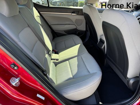 Used 2017 Hyundai Elantra SE image 27