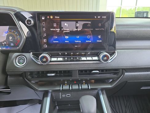 Used 2025 Chevrolet Colorado Trail Boss w/ Midnight Edition AWD/4WD image 23