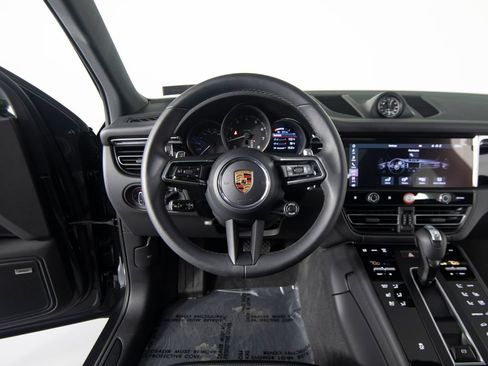 Certified 2026 Porsche Macan AWD/4WD image 17