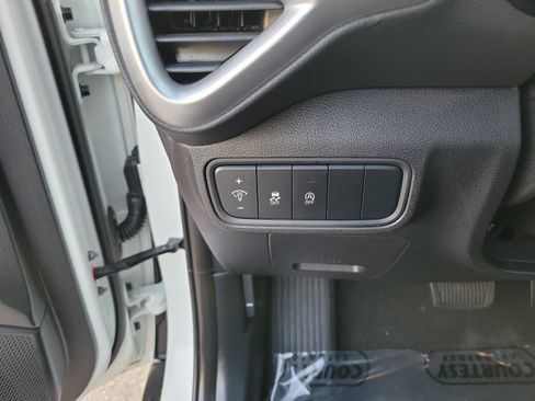 Used 2025 Kia Soul LX w/ LX Technology Package FWD image 26