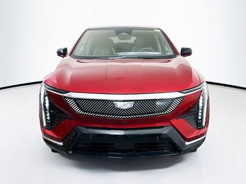 New 2025 Cadillac Optiq Luxury 1 image 2