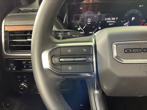 Used 2025 GMC Yukon XL Denali image 12