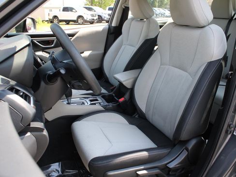 Used 2023 Subaru Forester AWD/4WD image 17