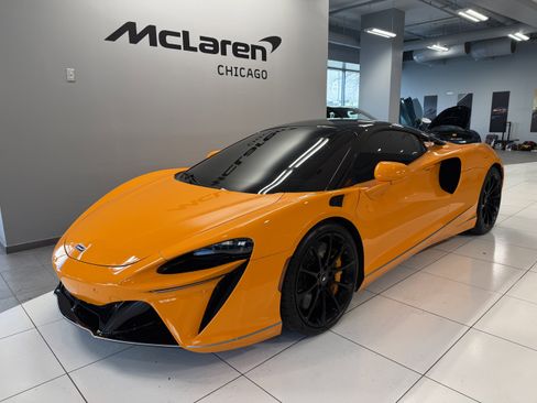 Used 2023 McLaren Artura image 11