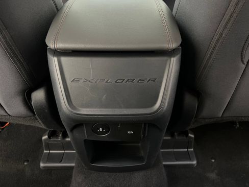 Used 2025 Ford Explorer Active RWD image 31