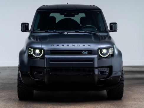 Used 2025 Land Rover Defender 110 V8 AWD/4WD image 2