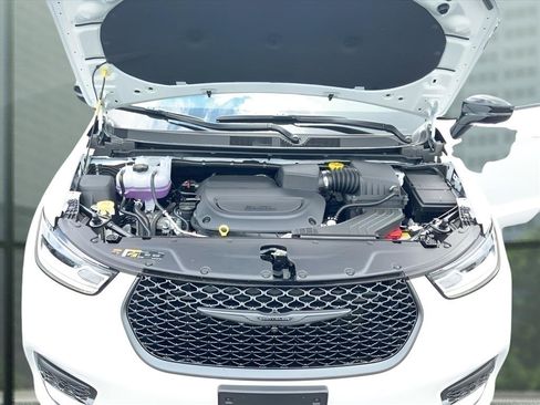 New 2026 Chrysler Pacifica Limited w/ S Appearance Package FWD image 21