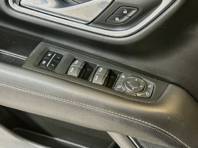 Used 2023 Chevrolet Tahoe Premier AWD/4WD image 17