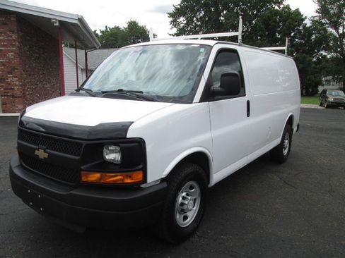 Used 2016 Chevrolet Express 2500 RWD image 10