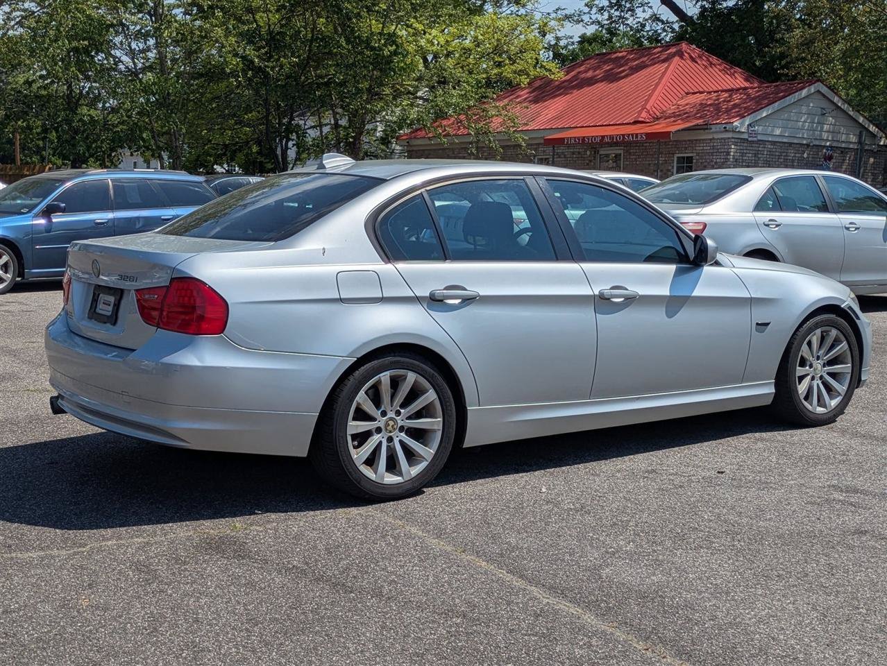Used 2009 BMW 328i Sedan RWD image 9
