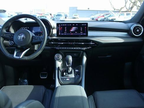 Used 2025 Alfa Romeo Tonale w/ Premium Package image 16