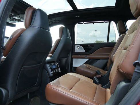 Used 2020 Lincoln Aviator Reserve w/ Equipment Group 202A AWD/4WD image 20