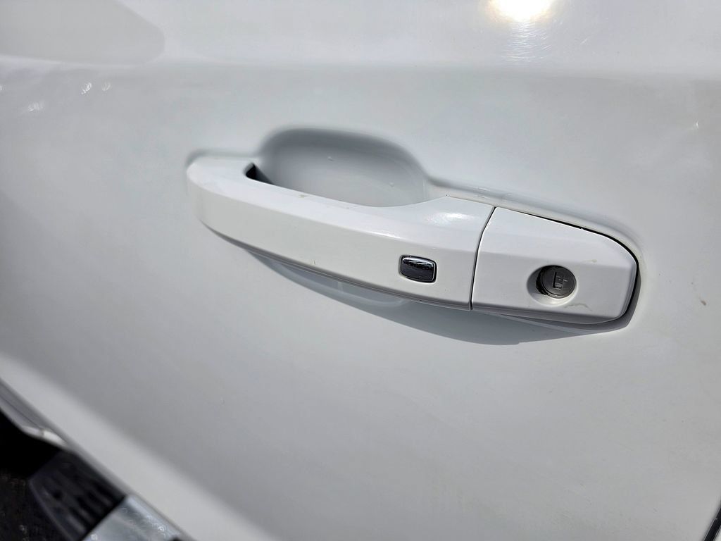 Used 2025 Chevrolet Silverado 1500 LT AWD/4WD image 14