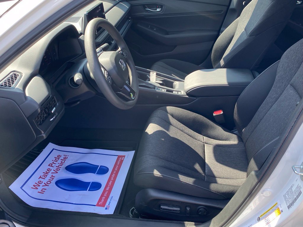 Used 2025 Honda Accord SE image 6