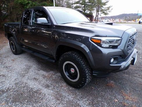 Used 2020 Toyota Tacoma TRD Sport image 6