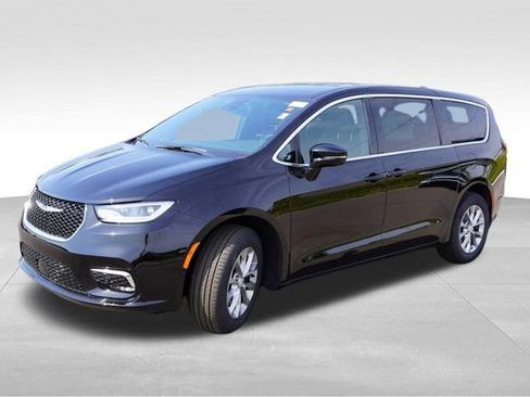 New 2026 Chrysler Pacifica Select AWD/4WD image 7
