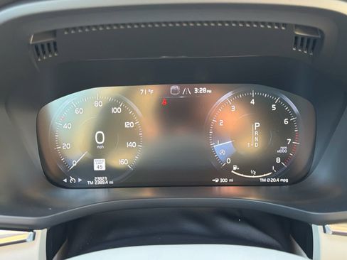 Used 2021 Volvo XC60 T5 Momentum w/ Premium Package image 36