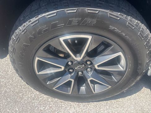 Used 2022 Chevrolet Tahoe Z71 w/ Off-Road Capability Package image 11