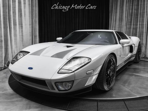 Used 2005 Ford GT RWD image 2