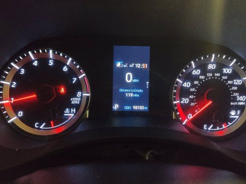 Used 2022 Toyota Highlander L FWD image 23